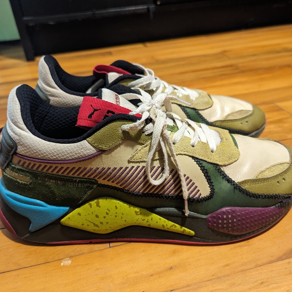 Sneakers